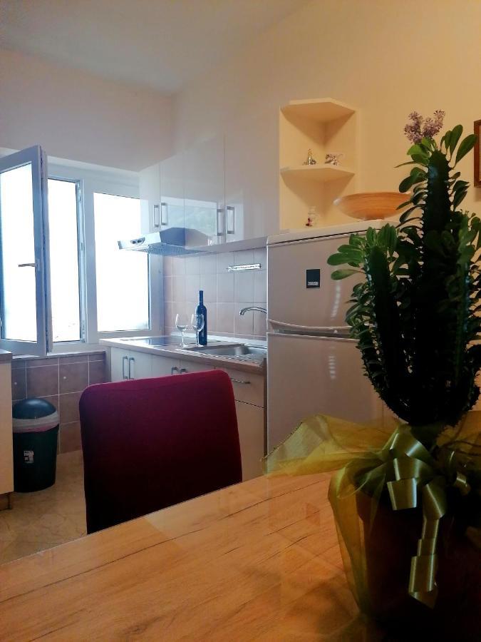 Apartments Melinda Baska Voda Luaran gambar