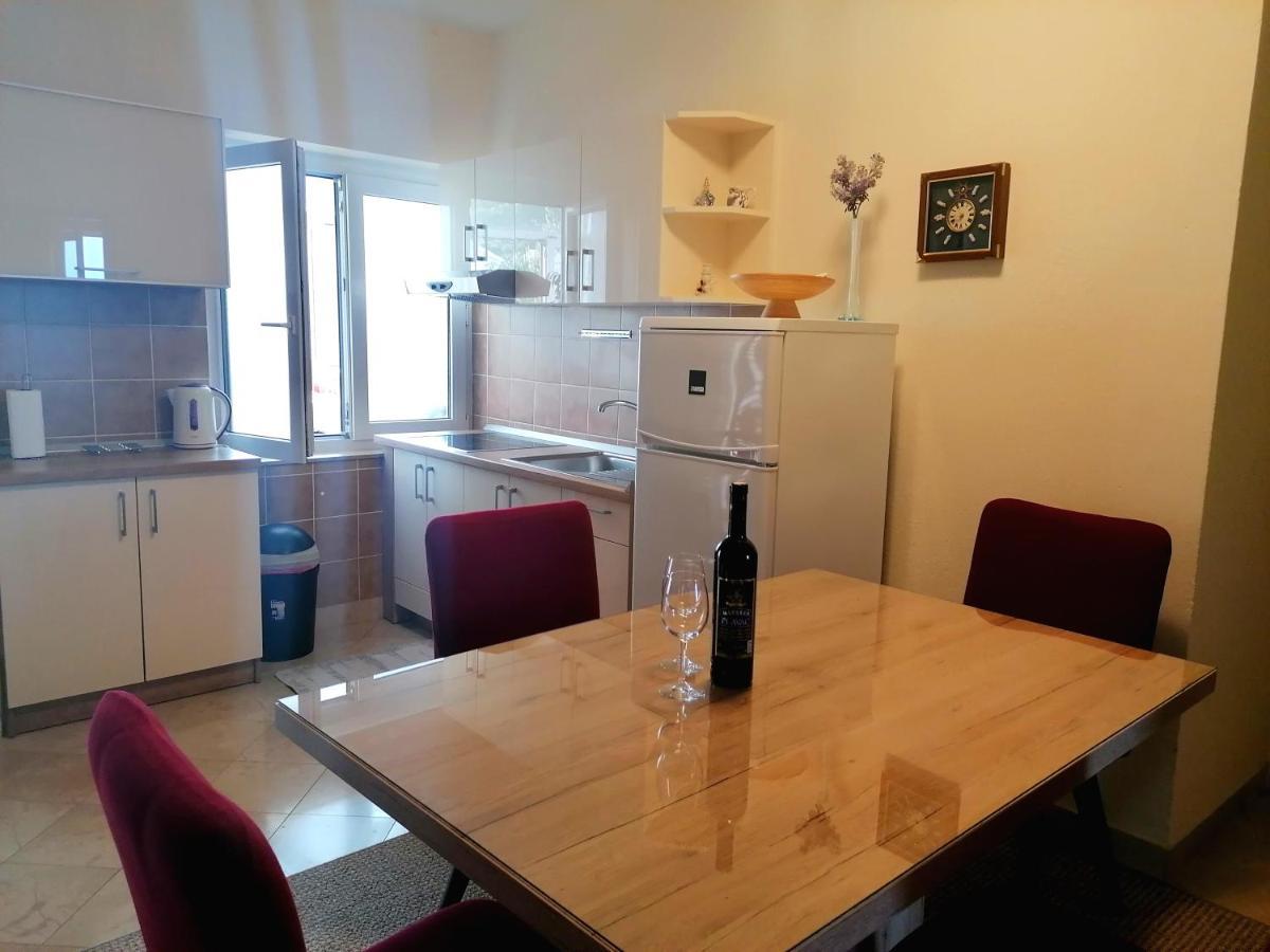 Apartments Melinda Baska Voda Luaran gambar