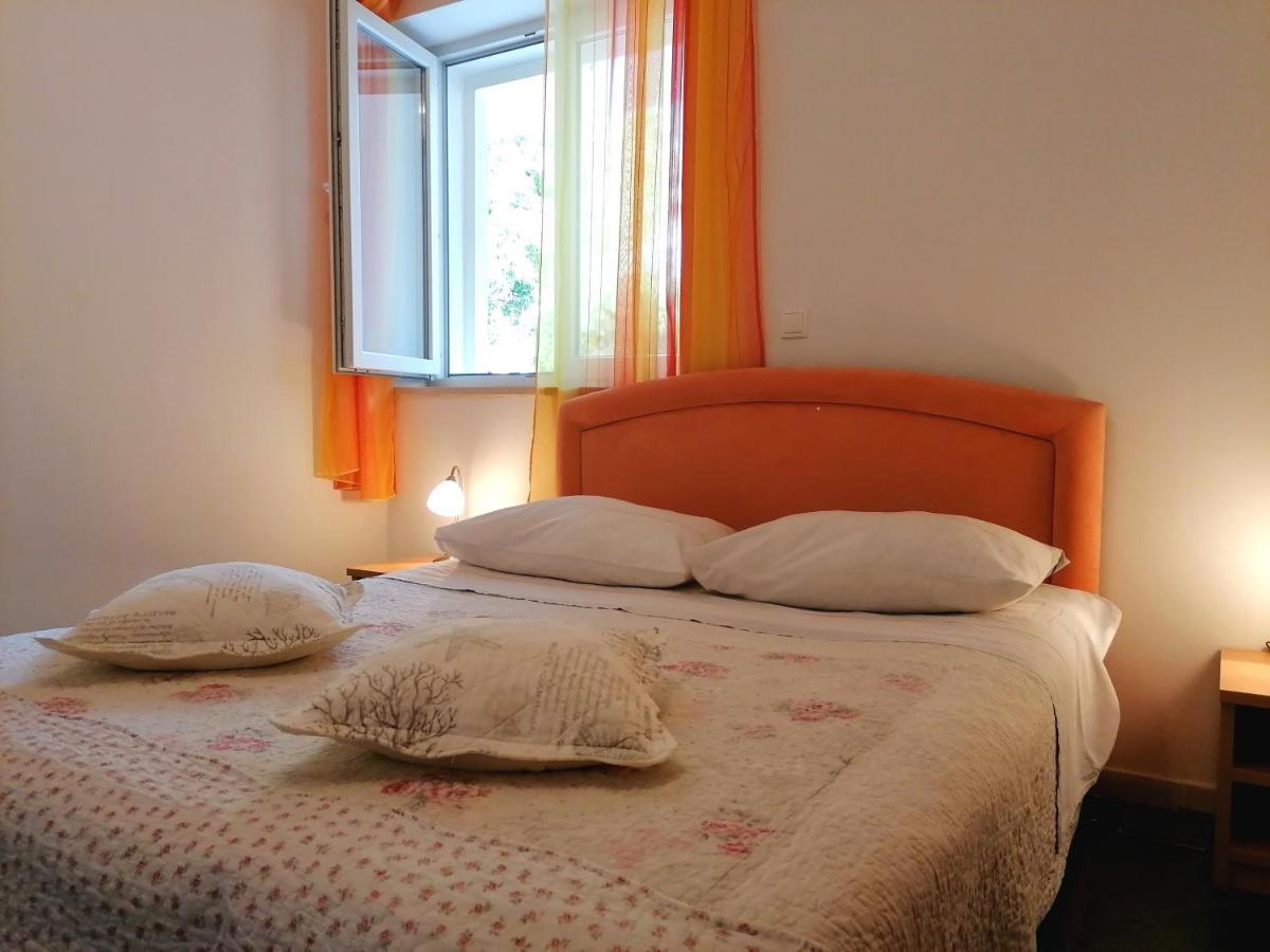 Apartments Melinda Baska Voda Luaran gambar