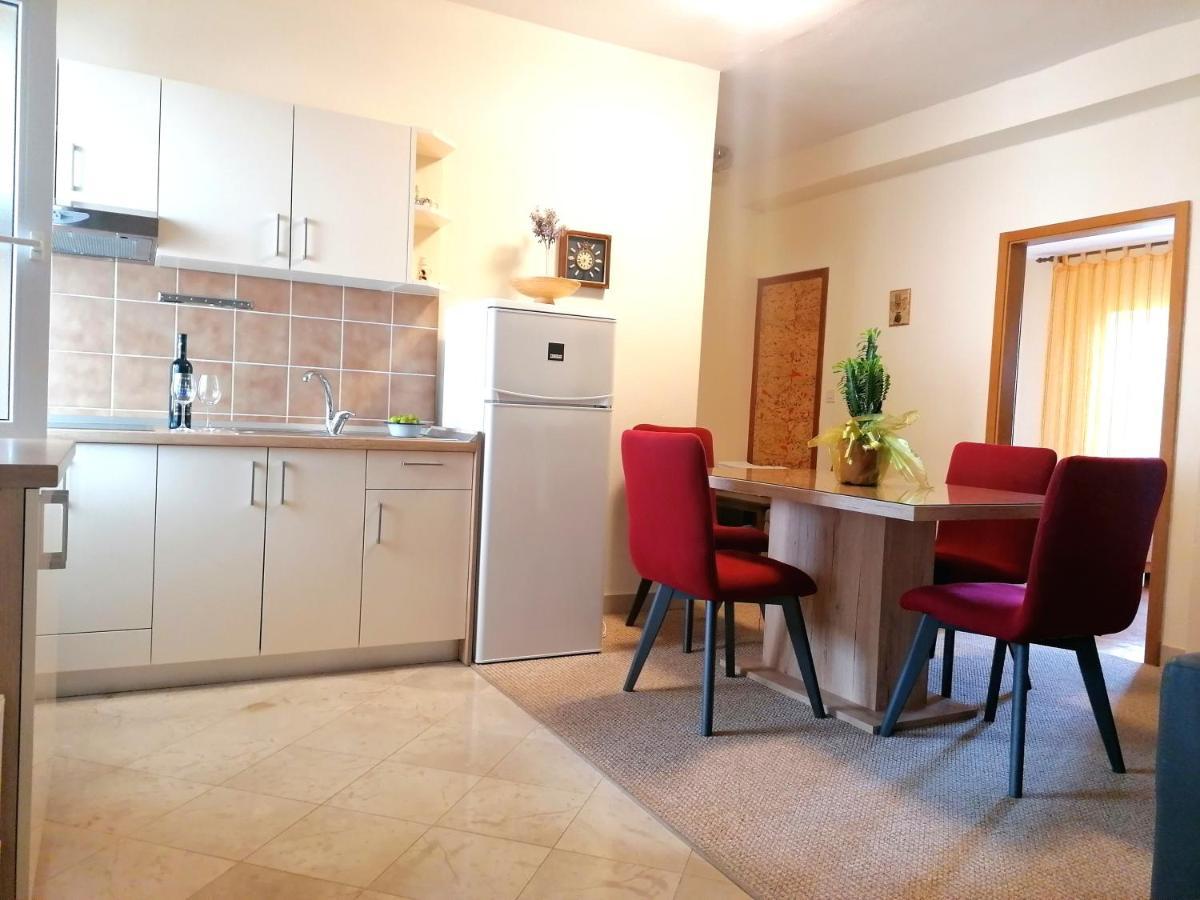 Apartments Melinda Baska Voda Luaran gambar