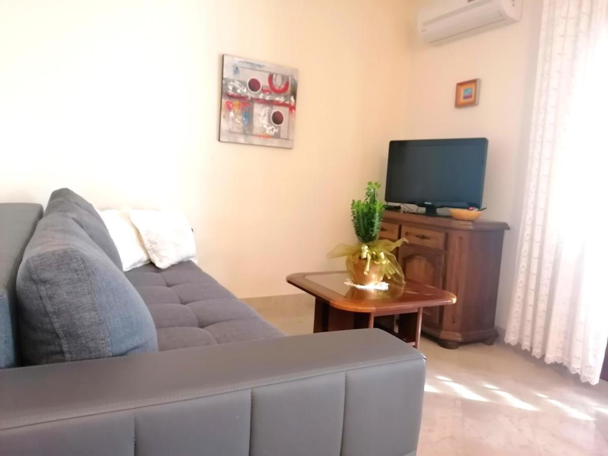 Apartments Melinda Baska Voda Luaran gambar