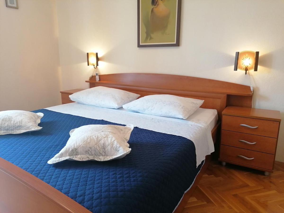 Apartments Melinda Baska Voda Luaran gambar