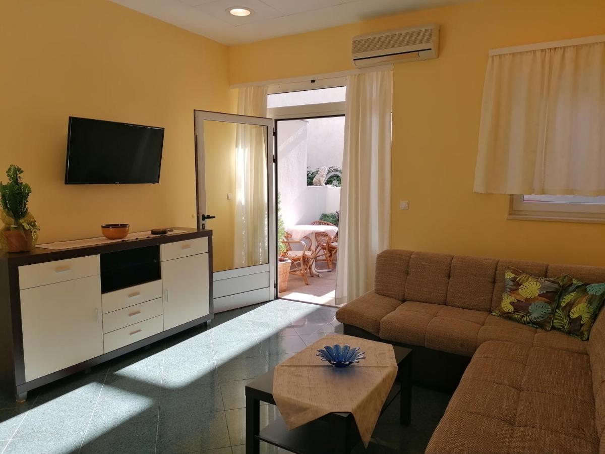 Apartments Melinda Baska Voda Luaran gambar