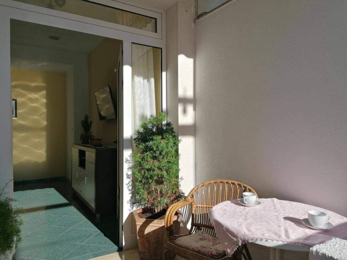 Apartments Melinda Baska Voda Luaran gambar