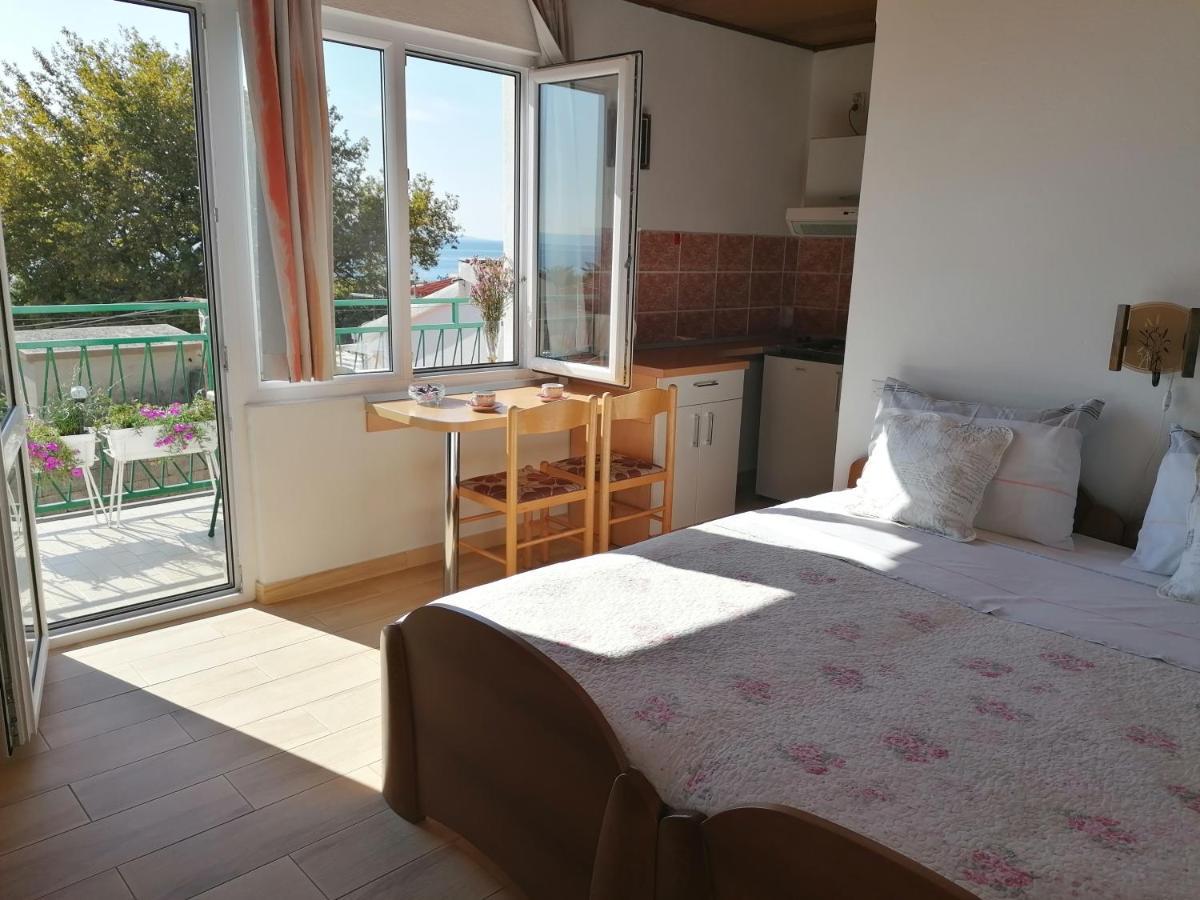 Apartments Melinda Baska Voda Luaran gambar